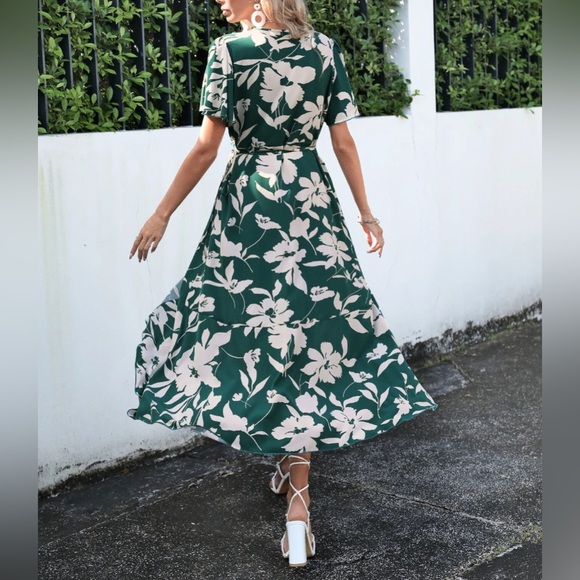 Boho Green Floral Print Butterfly Sleeve Wrap Hem Dress - Picture 2 of 9